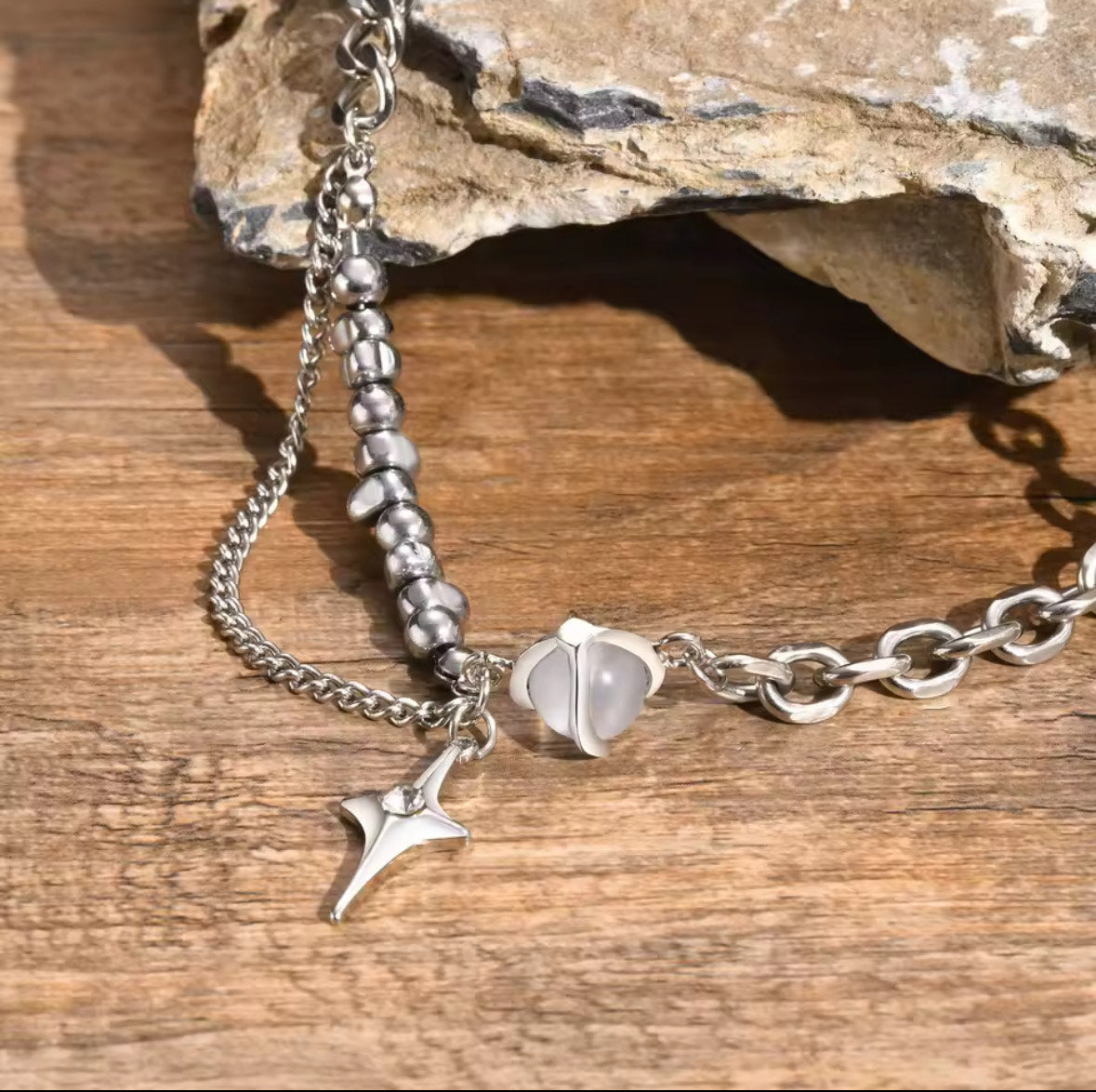 Collier Eon